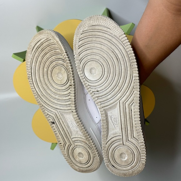 👟 NIKE AIR FORCE ONES - WOMANS SIZE 7 👟 - Picture 6 of 9